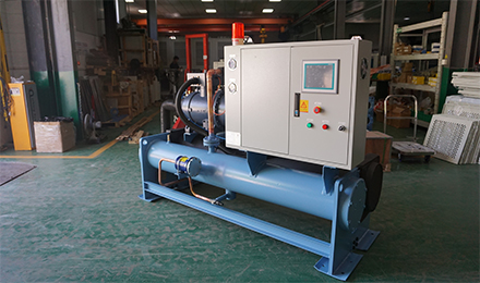 夏季高溫，冷水機(jī)水箱溫度應(yīng)如何設(shè)置