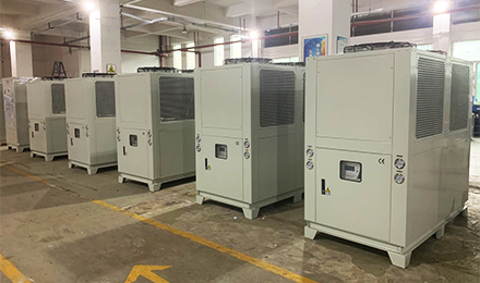 不會(huì)選冷水機(jī)設(shè)備？可以到玖一瞧瞧